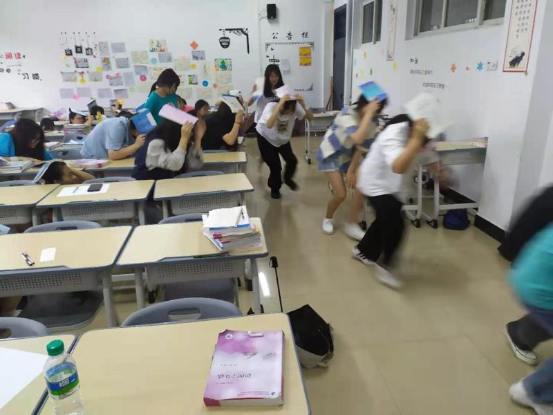 景德鎮(zhèn)市衛(wèi)生學(xué)校之防災(zāi)減災(zāi)主題班會(huì)