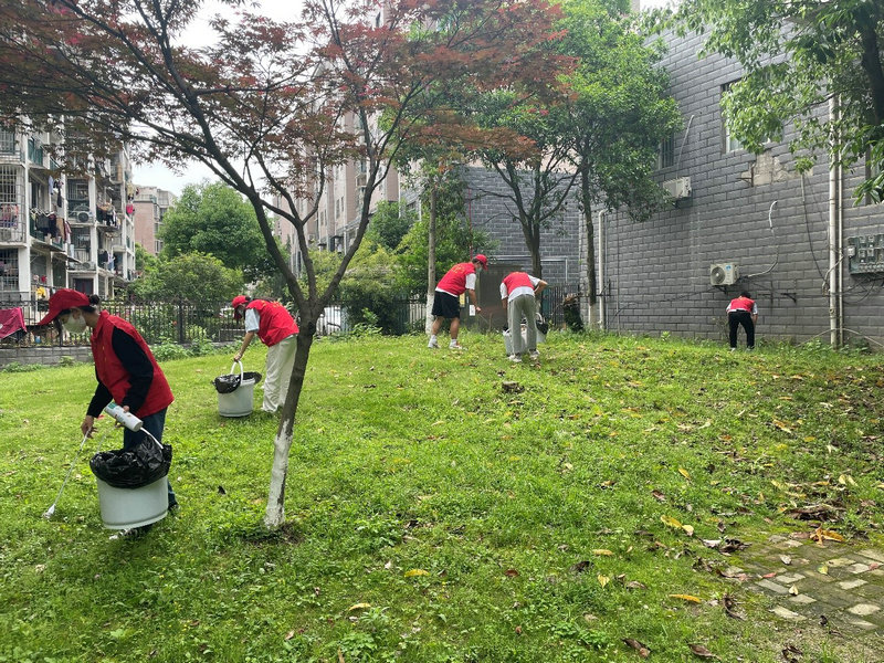 市衛(wèi)校開展愛國衛(wèi)生月“大清掃、大撿拾、大宣傳”志愿活動